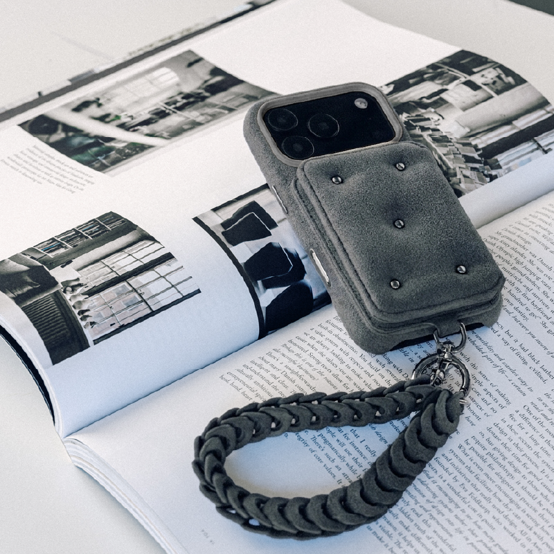 BALLON CINQ × Ultrasuede® iPhone18Pro
